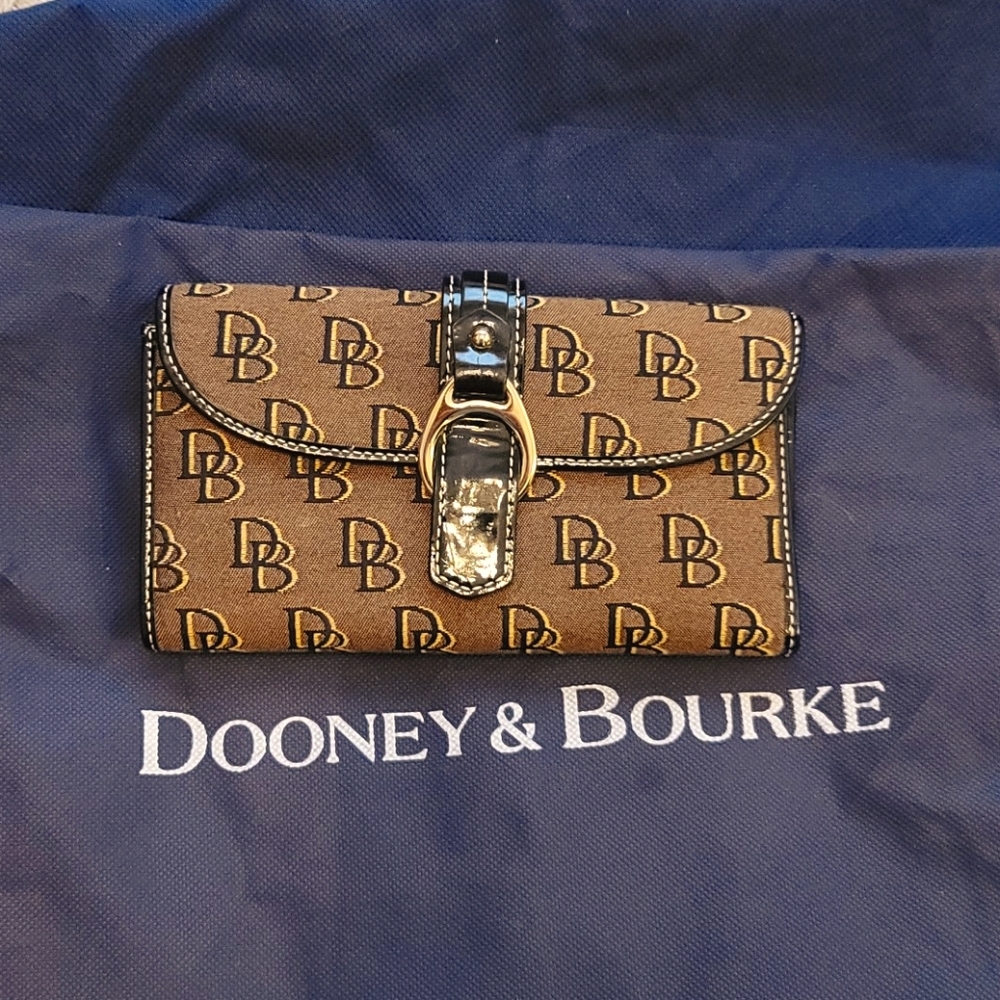 Dooney & Bourke Checkbook Wallet